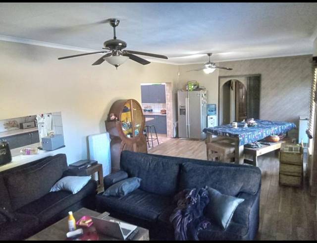 5 BEDROOM HOUSE FOR SALE IN ROOIHUISKRAAL